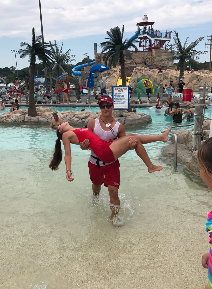 ashlAYYE_'s tweet photo. Happy birthday drew!! There’s no one i love/hate at the same time more than you🤩💗✨ #lifeguardoftheweek #myhero @DrewAFleming https://t.co/iDdezhNexA
