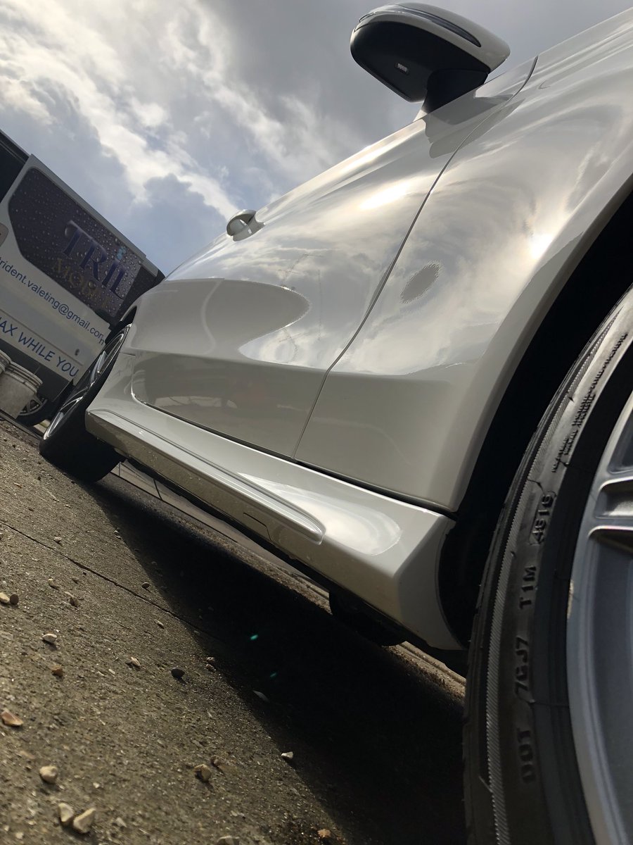 TridentValeting's tweet photo. Windsor way for a gold valet on this polar white Mercedes.
#heathrow #flightpath#mercedes#goldvalet#tridentvaleting#valetman#detailingwinds https://t.co/431FYcTKLW