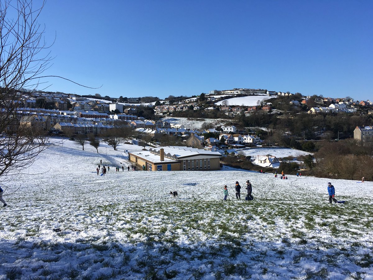 LuceTucker's tweet photo. When it snows......we go sledging....along with the rest of Ilfracombe!!! #snowday #BeastoftheEast #fun #ilfracombe https://t.co/3wyjlngauf