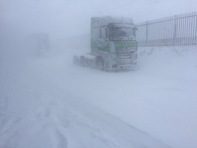BurnsExpress's tweet photo. all deliveries cancelled and trucks returned to depot #snowday2018 #safetyfirst https://t.co/EHH8jI5cA7