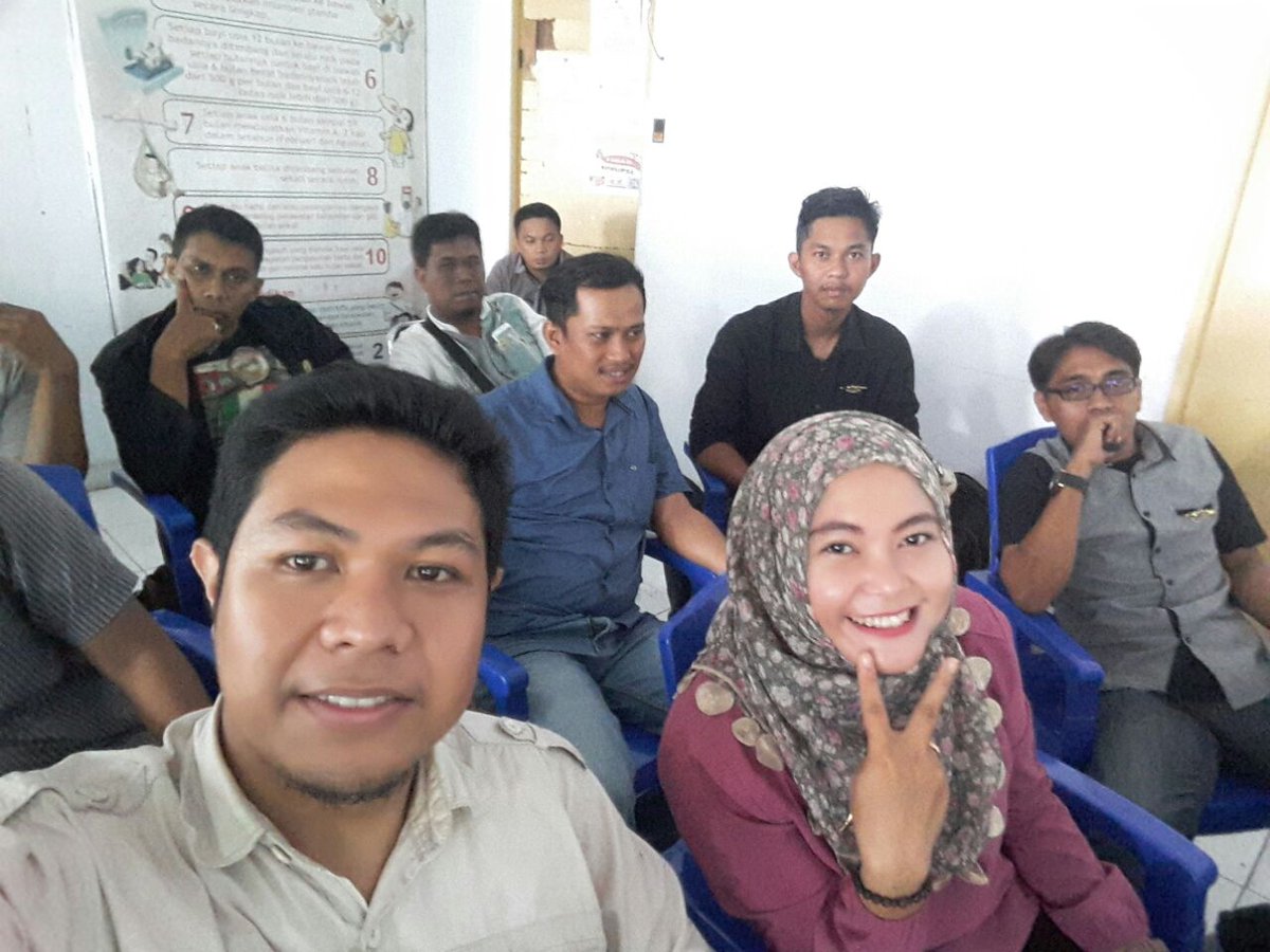 IlhamRaharjo6's tweet photo. Rakor #padatkaryatunai 
@jokowi 
@EkoSandjojo 
@taufikmadjid71 https://t.co/w7nD3Usi9T