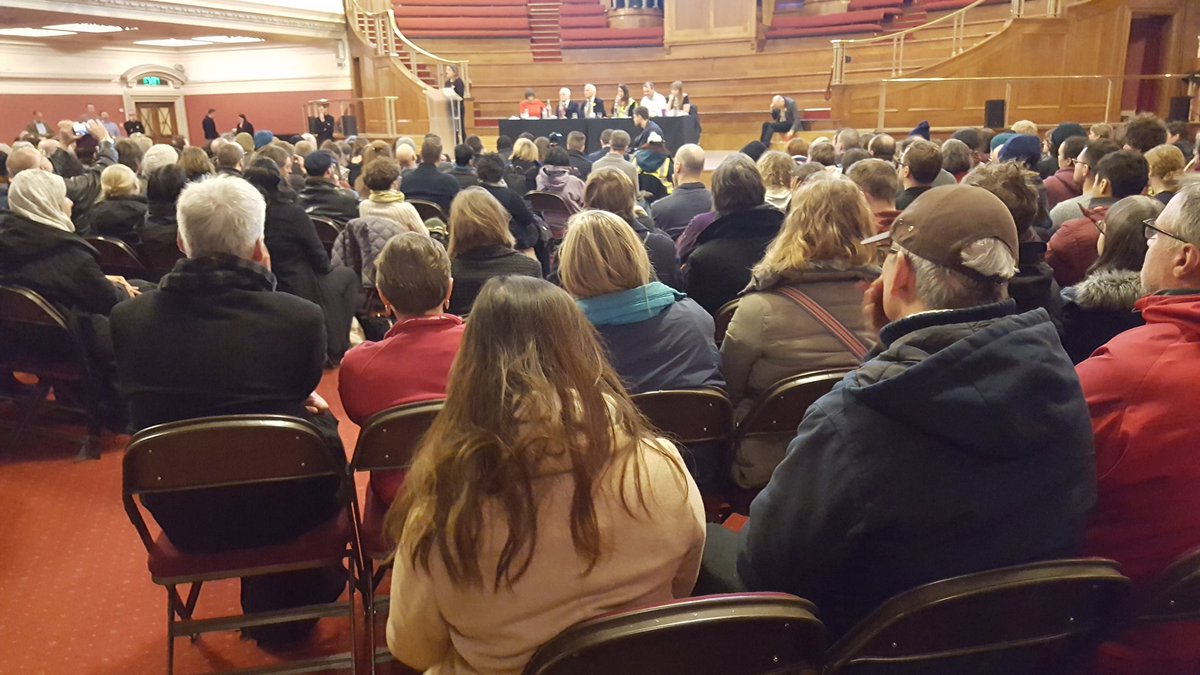 resistunite's tweet photo. @ucu Sally Hunt says "Our strike continues" celebrating the inspiring first 5 days of action fighting to #DefendPensions & #DefendEducation in packed #USSstrike rally https://t.co/hpKRZYdKzo