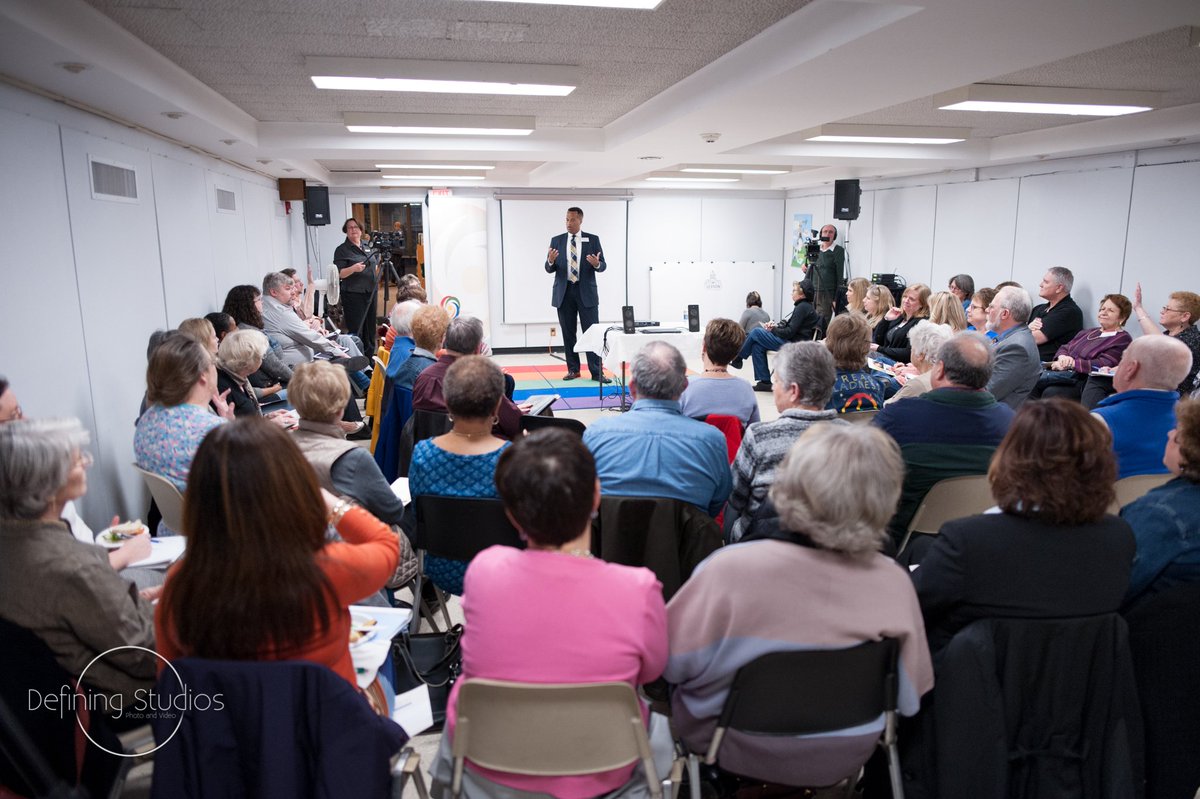 DefiningStudios's tweet photo. The @HartfordFdn visited Vernon to talk to residents to discuss what is important to them, their area, and what they need. A great way to help a community grow! #Connecticut #HFPG #Eventphotography #definingstudios https://t.co/ARhuFzeG6P
