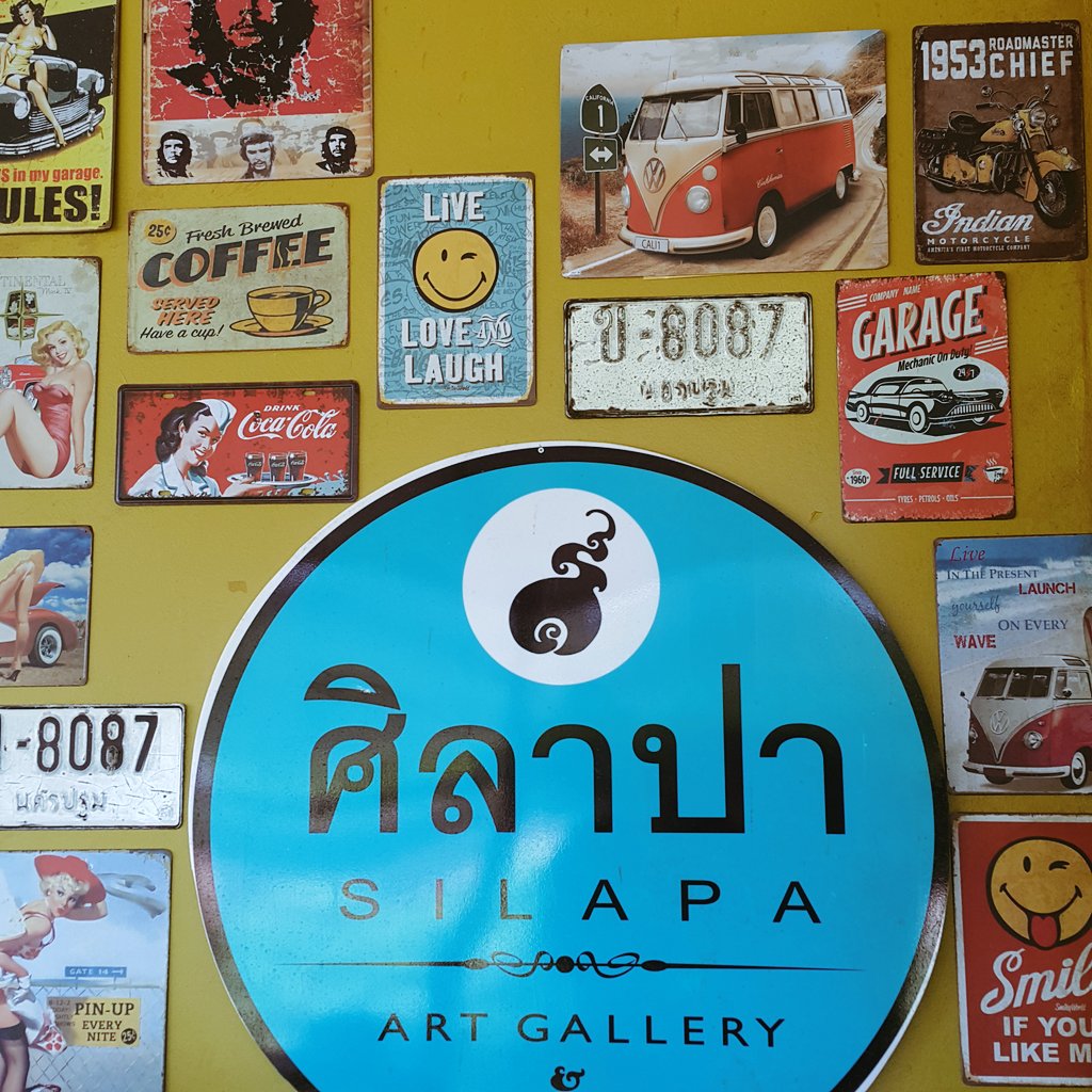 kinandtravel's tweet photo. หนีมาเสพศิลป์ที่ "ศิลาปา" #นครปฐม พิกัดทางไปดอนตูม Art Gallery ที่ผลงานมาจากเจ้าของร้านเอง สองสามีภรรยากับร้านน่ารั��ๆ ปลูกผัก เลี้ยงปลา งานแฮนเมดแทบจะทั้งร้าน เข้าไปแล้วจะรู้สึก Feel Home โคตรๆ ราคาไม่แพงแถมสงบด้วย �� #อร่อยไปแดก @aroii https://t.co/ATjDgk8Ly8