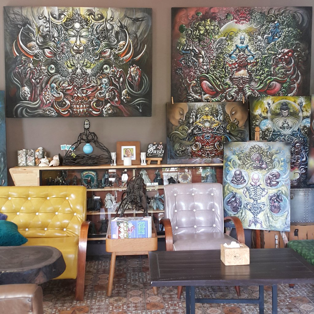 kinandtravel's tweet photo. หนีมาเสพศิลป์ที่ "ศิลาปา" #นครปฐม พิกัดทางไปดอนตูม Art Gallery ที่ผลงานมาจากเจ้าของร้านเอง สองสามีภรรยากับร้านน่ารั��ๆ ปลูกผัก เลี้ยงปลา งานแฮนเมดแทบจะทั้งร้าน เข้าไปแล้วจะรู้สึก Feel Home โคตรๆ ราคาไม่แพงแถมสงบด้วย �� #อร่อยไปแดก @aroii https://t.co/ATjDgk8Ly8