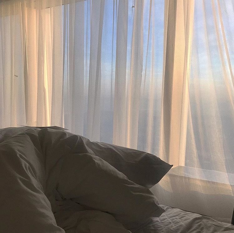 knehwaa's tweet photo. 🌤—— tüm günümü yatakta geçirdim. bu biraz sıkıcıydı, sanırım dışarı çıkıp bir şeyler yapaca��ım.. https://t.co/V83FzXV74f
