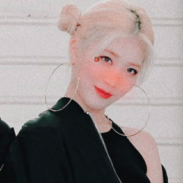 ggsoftbwt's tweet photo. ꒰  #⃞kimlip  🏹 #⃞loona ՞.ෆ ꒱ 

➮ #⃞김정은 🐰🍉 #⃞이달의소녀 https://t.co/2FQnp85Fme