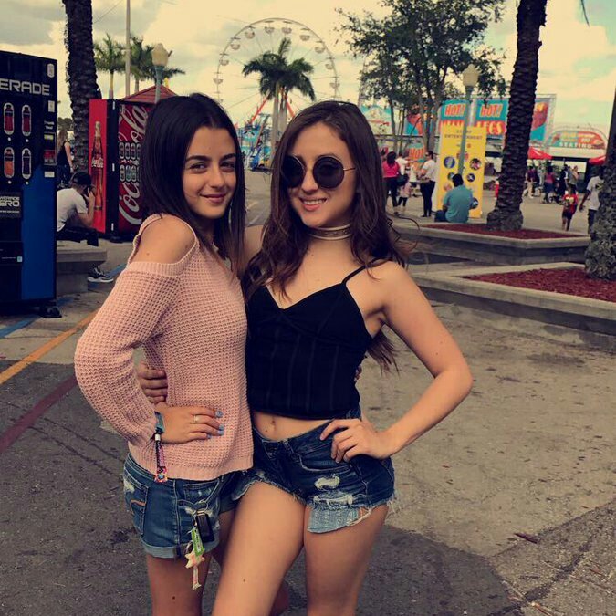 GabyBorgesClub3's tweet photo. #NewProfilePic 🦋 @Georgina_Borges &amp; @GabyBorgesTwit ⚡💫 https://t.co/yuHsz4BBbW