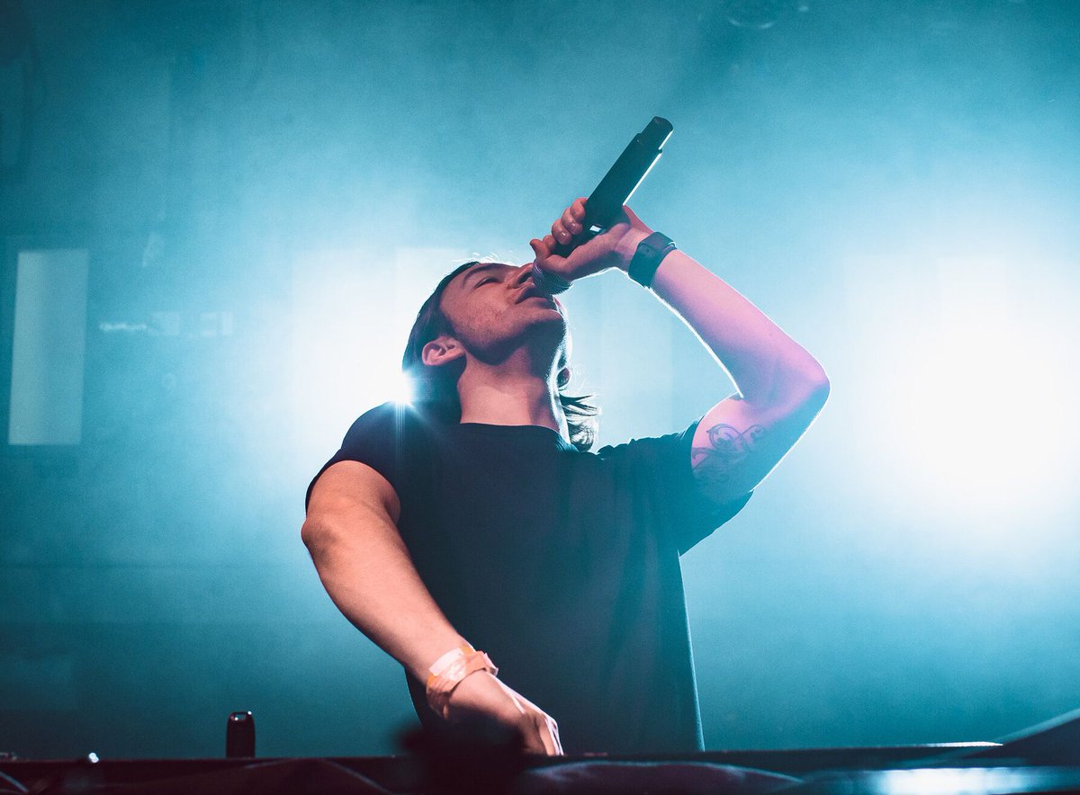 asot's tweet photo. Last week @MarcusSantoroDJ joined #ASOT852 with his new #Progressive gem. @EDMIdentity interviewed him about his @StatementMusic release 'Savitar', check it out: https://t.co/3QtsYDEjxd https://t.co/2vh0yperyr