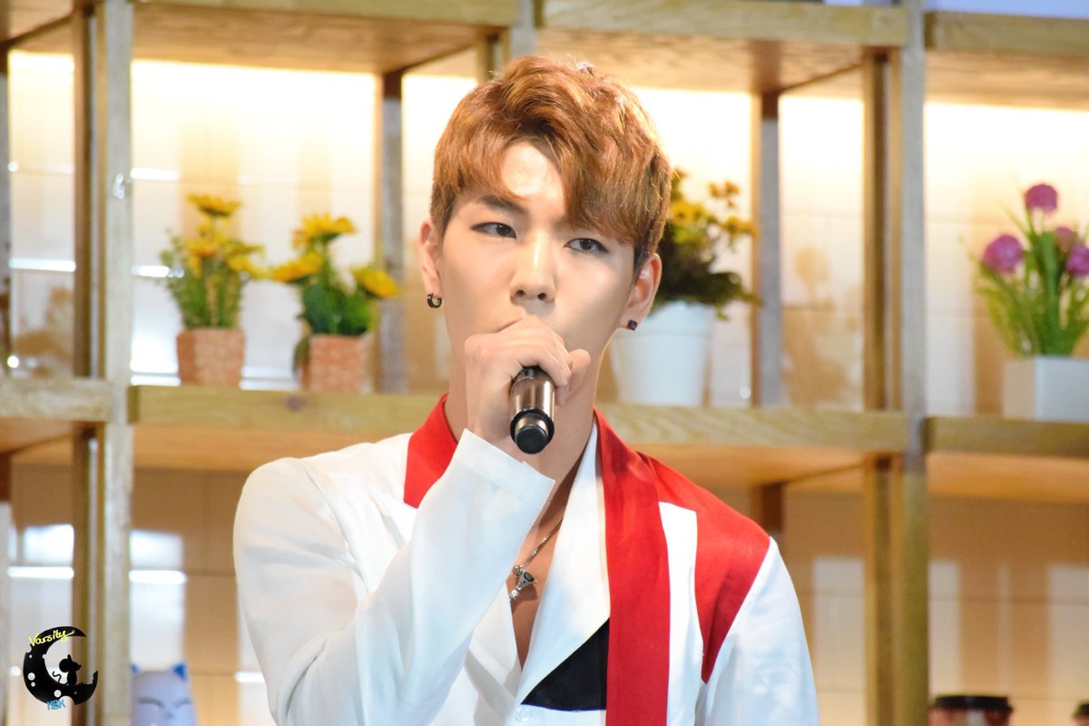 msiakpopfans's tweet image. [생일 축하해요] Happy birthday to both our March 1 babies MONSTA X Wonho (@OfficialMonstaX)and VARSITY Riho (@varsity_2017) ! May all of your wishes come true this year 🎉🎂 #0301WONHODAY #HappyRihoDay 

credit: WONHO_IS_BACK &amp;amp; varsityHBK