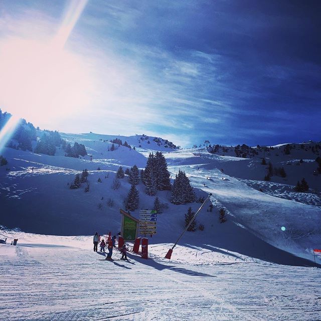 mollyelisabethb's tweet photo. La Tania ⛷
.
#Skiing #latania #france #snow #instapiration #instago #explorationgram #ourplanetdaily #welltravelled #yesgram #travel #instatravel #travelphotography #travelgram #worldtravel #worldplaces #meettheworld #lovetheworld #travelawesome #wan… https://t.co/NjDMt9OUTN https://t.co/qAwnXboyVz