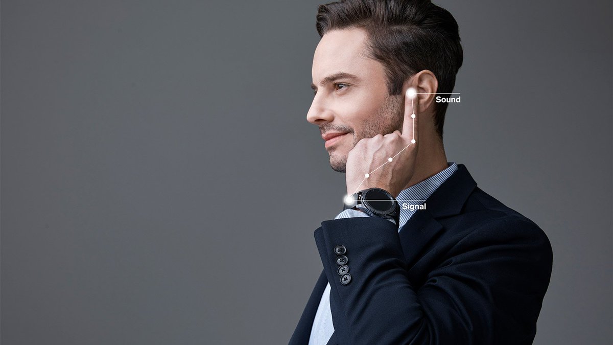 Trend_Inspector's tweet photo. Et si vous pouviez téléphoner en portant simplement votre doigt à l’oreille ? C’est l’idée de l’entreprise coréenne Innomdle Lab (passée par l’incubateur Samsung) et de son bracelet Sgnl. 🤙📞 https://t.co/6lOzVO8vgI