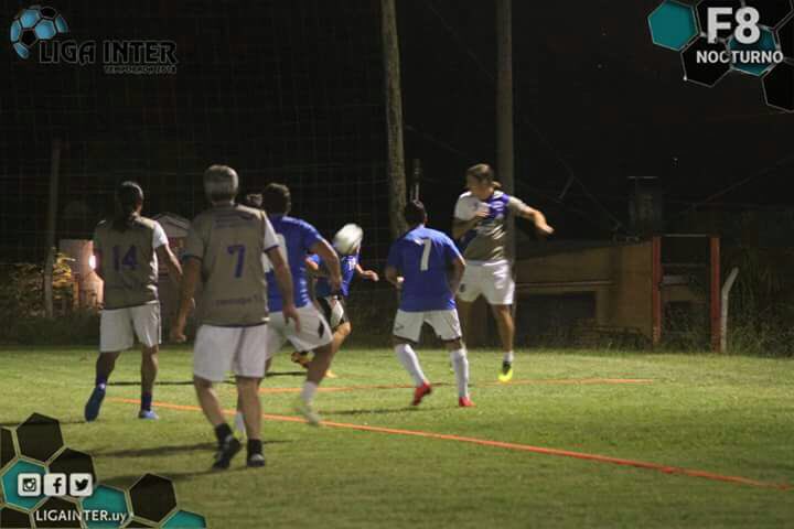 Amistoso futbol 8 nocturno
