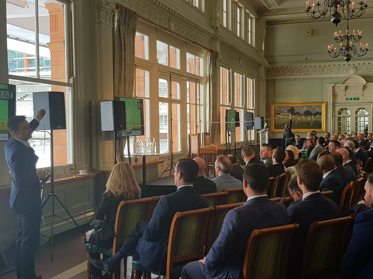 HThorneycroft's tweet image. ...and here is the current Triple Jump record!!! #unfathomable #brilliantminds @ingham_steve