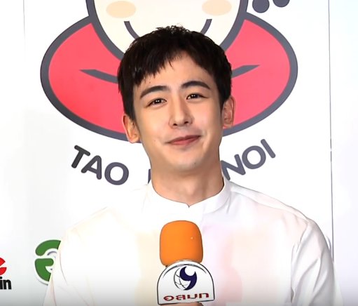 Daffodil0624's tweet photo. #Nichkhun: Look at Cherreen. She has worked so hard but when she got sick, she could not go to work. Thus, I would like everyone to take care of your health. https://t.co/DLIy58if9s