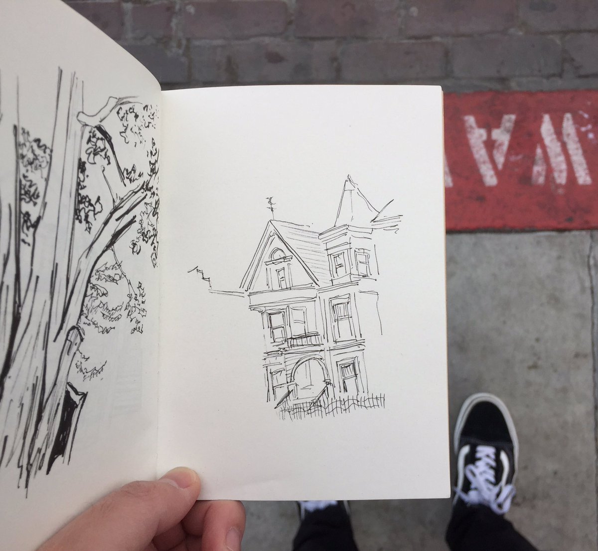 iyoyak's tweet photo. Know it's gonna be a good day when I can get a quick sketch in while waiting for the bus ✏️ https://t.co/rBgqsYvnyl
