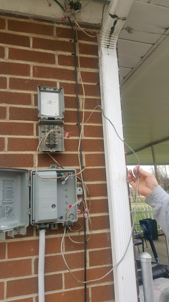 middsecu's tweet photo. The cable company versus a security professional, which one do you trust with your security needs? https://t.co/PPWv4w6Vag