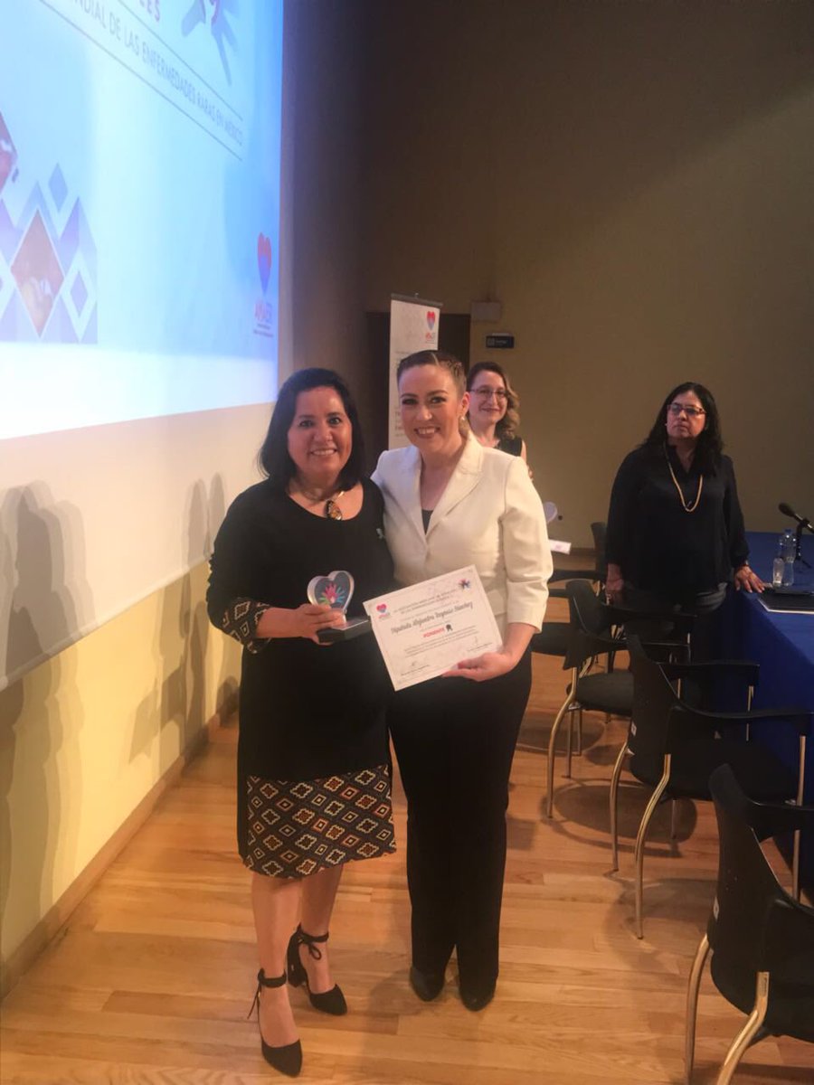 WeraReynoso's tweet photo. En #RareDiseaseDay sensibilizamos y unimos a asociaciones, autoridades, medios y médicos con los pacientes con #EnfermedadesRaras y sus familias para incentivar la prevención y una mejor atención  en el sector de salud público. @AMAER_AC https://t.co/7w1W5Fd0AM