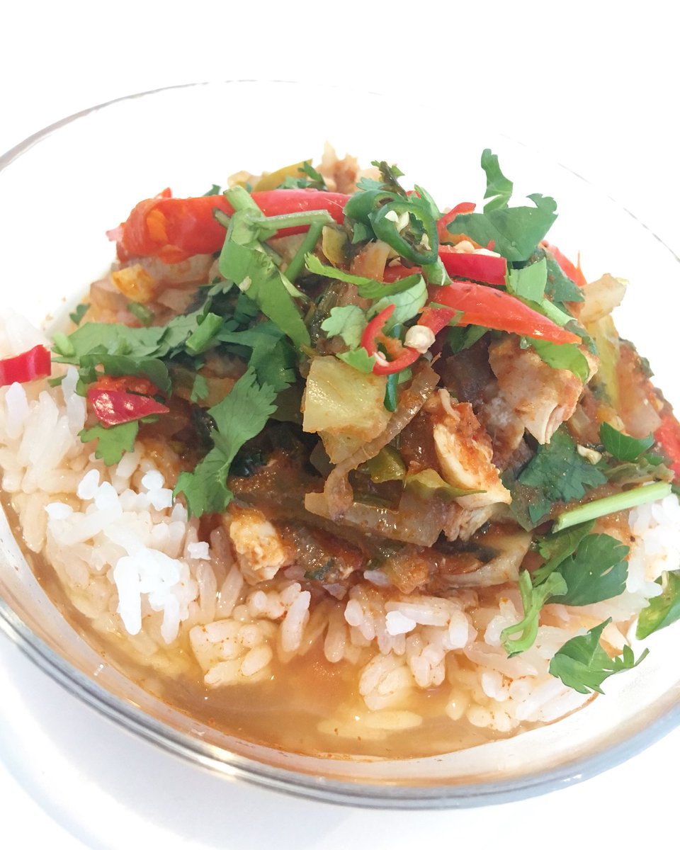 WhooshColeraine's tweet image. Hot stuff 🚨 : kitchen adding the final touches to this Friday’s Special: our Ninja Curry aka Thai Jungle Curry is back! Prepared with love but NO coconut milk!Feel the heat from a combination of dried &amp;amp; fresh chillies... Yummy with chicken and steamed rice 😅😅😅 #sweattime