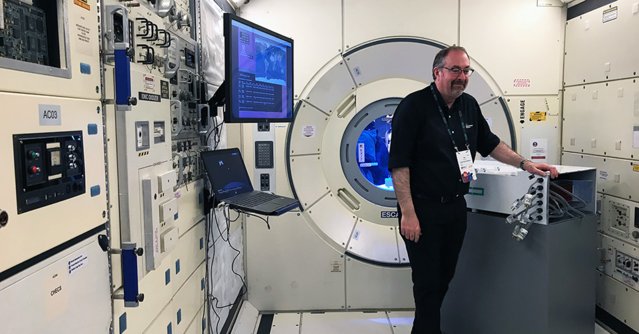 KPetsev's tweet photo. HPE in the @Space_Station at #MWC2018 https://t.co/UpDdGxrc2z https://t.co/LWKSHILkSU