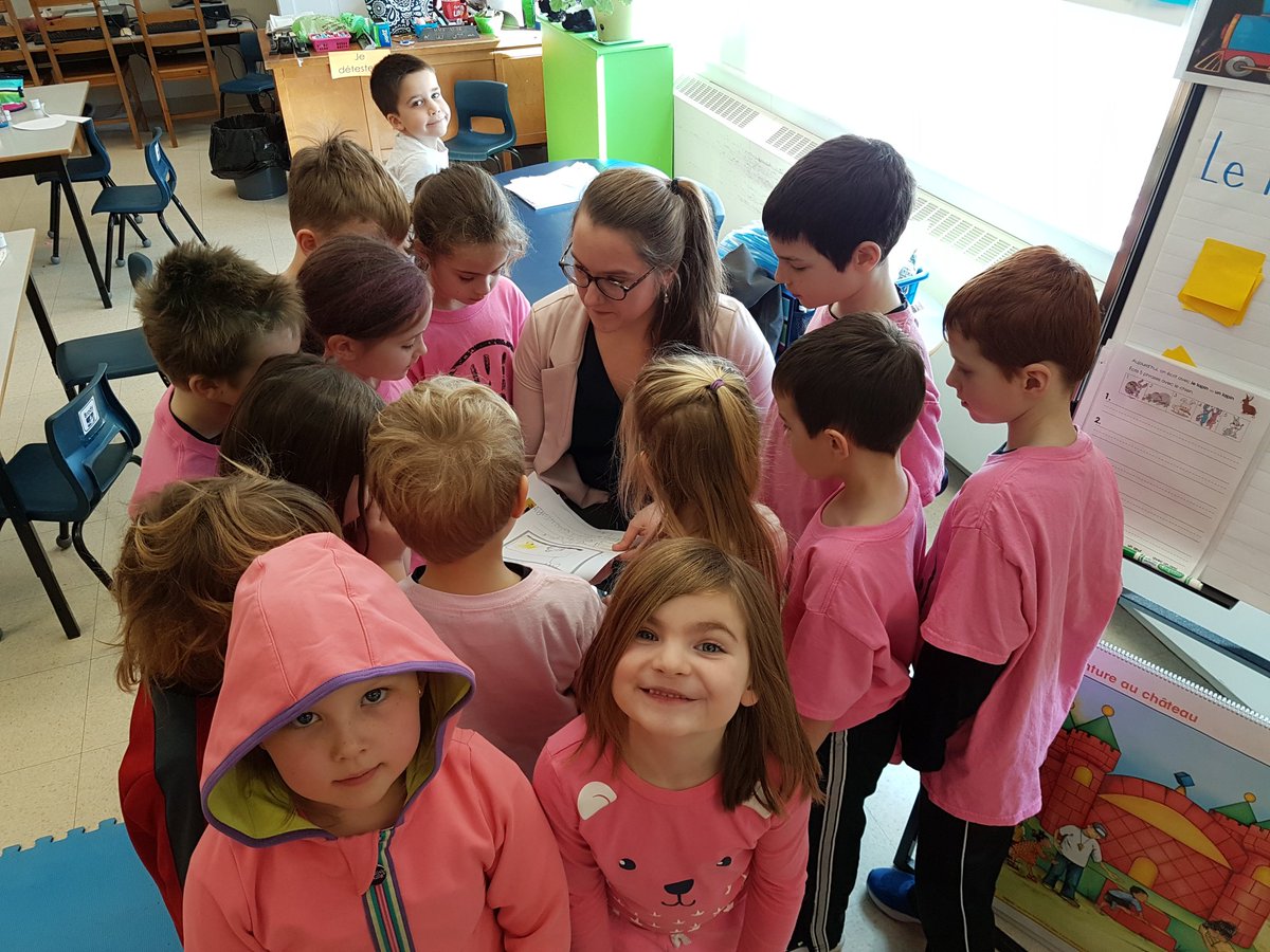 AubeBryanna's tweet photo. Bienvenue dans notre classe Mme Boyle! #STUintern #PSSLearning https://t.co/GSwJorvigR
