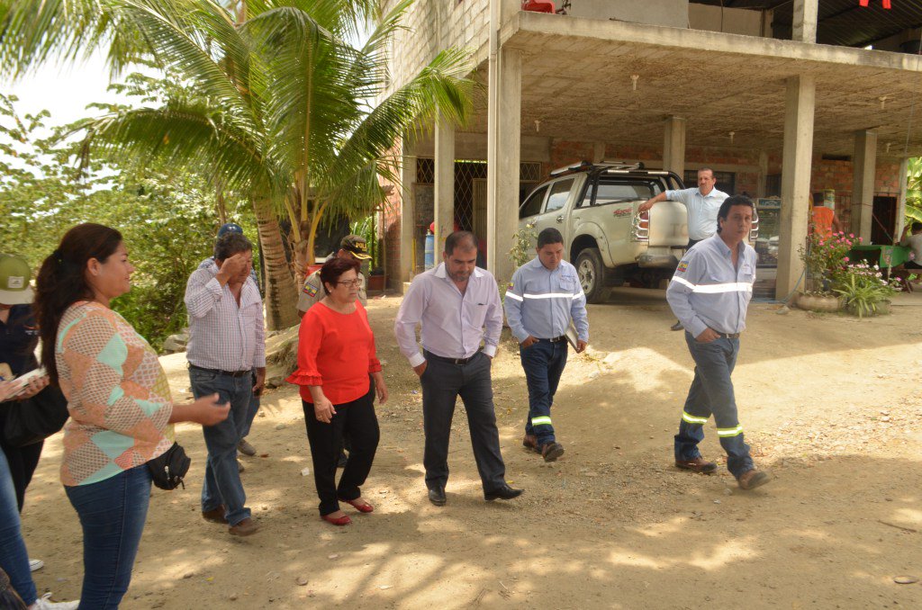 elorodigital's tweet photo. Gobernadora junto a autoridades de CNEL inspeccionan zona de frontera para reforzar alumbrado público https://t.co/RQv6Bdrxgd https://t.co/hAdpMCtT6B
