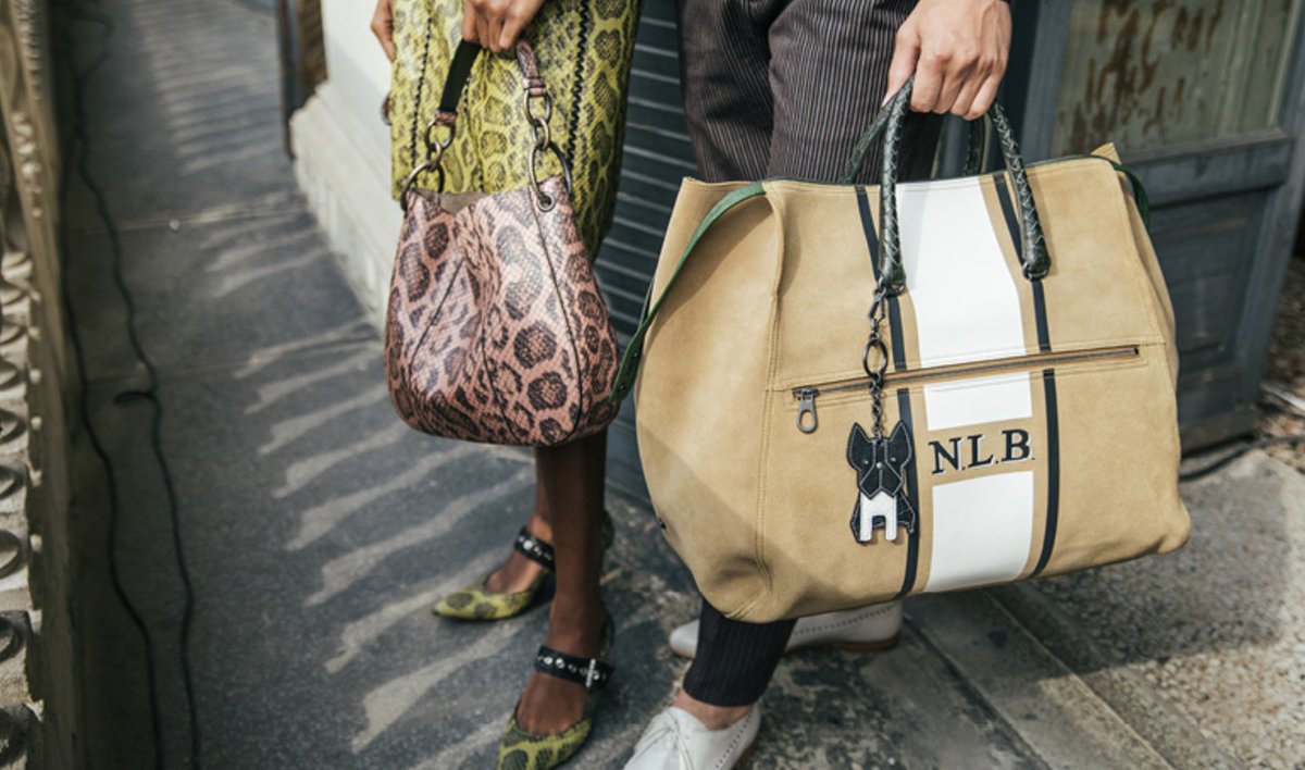 HOGboston's tweet photo. The modern monogram. @BottegaVeneta #luxury #accessories #leather #tote #luxury #luxurylifestyle #readytowear #monogram #bostonfashion #luxury #bostonfinds #captureyourstyle #fashiondiaries #outfitgoals #musthaves #dailylook #fashiongram #fashionista #fashioninsta #stylegram https://t.co/ctHhJrpiyQ