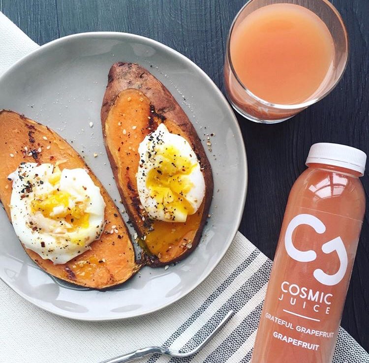 JuiceCosmic's tweet photo. Raising vibrations one Cosmic breakfast at a time 🍳✨ @meags_eggs https://t.co/rFrGQnISUm