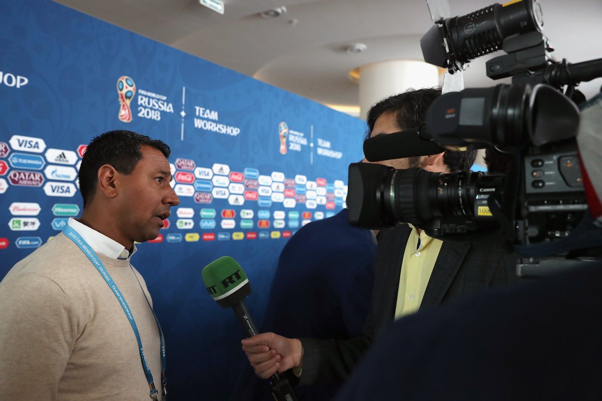 fifaworldcup_es's tweet photo. Algunos de los seleccionadores, asistentes técnicos y directores deportivos atendiendo a los medios en el 'Team Workshop' celebrado en Sochi esta semana.

🇵🇪 Nolberto Solano
🇪🇸 Fernando Hierro
🇷🇺 Stanislav Cherchesov
🇷🇸 Mladen Krstajic 

🔜 #Rusia2018 https://t.co/tkdXrpam5m