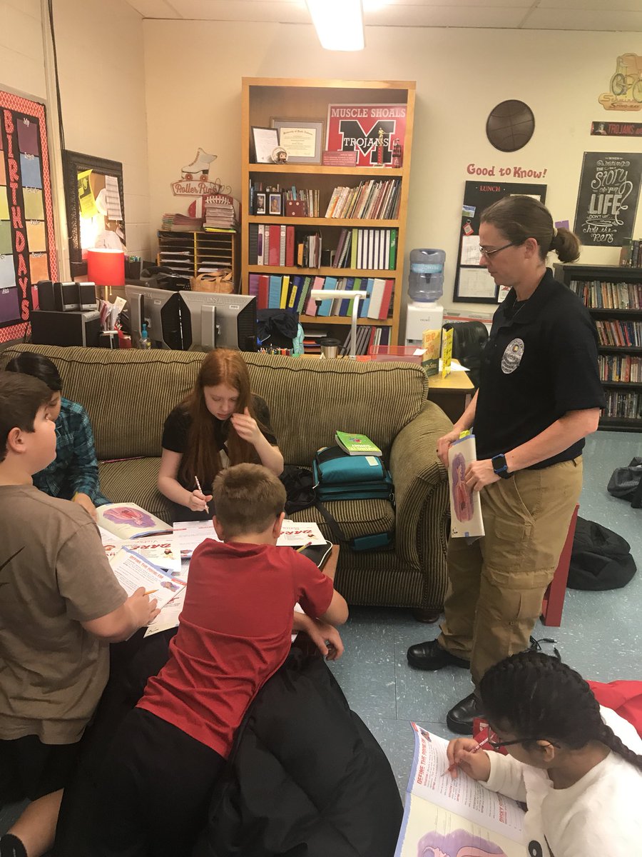 cffreeman's tweet photo. #DARE learning to make good decisions and choices @MuscleShoalsPD @McBrideTrojans @MSCSTrojans https://t.co/eYXuVtmNgZ