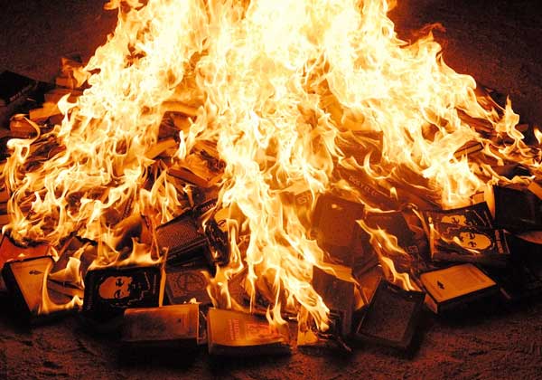 #DDC18_UNED 

Hay peores cosas que quemar libros, una de ellas es no leerlos - Ray Bradbury