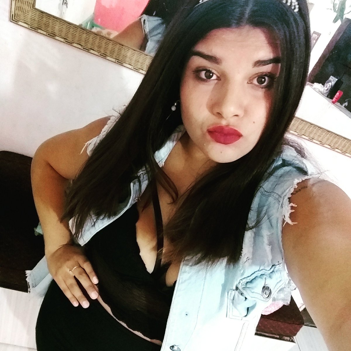 CaroliniPaim's tweet photo. #NewProfilePic https://t.co/ckiGLMsONI