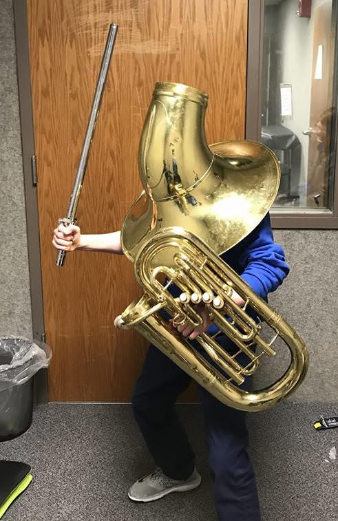 Mortimer_Fu's tweet photo. —¡SOY TUBA GOLDWING JUNIOR!
—Arturo, deja de hacer el idiota. https://t.co/AAt5Mll3w7