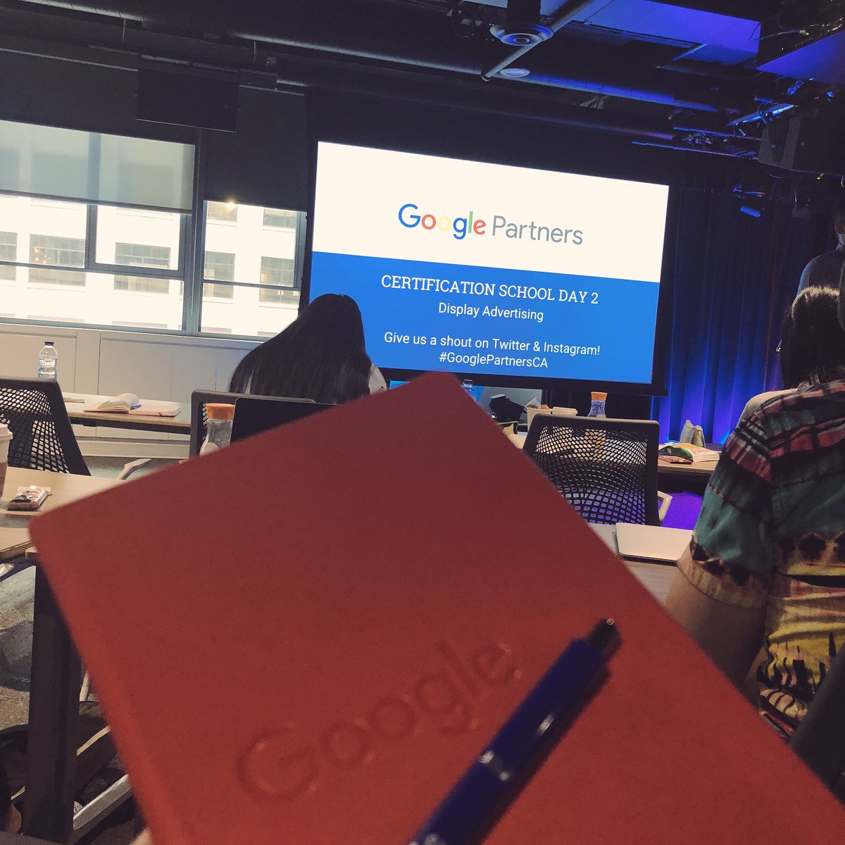 JasberryJam's tweet photo. Learning lots and mastering Display at @googlepartners!! #GooglePartnersCA #Swag #NotTooCoolForGoogleDisplaySchool https://t.co/6TC6AVu55U