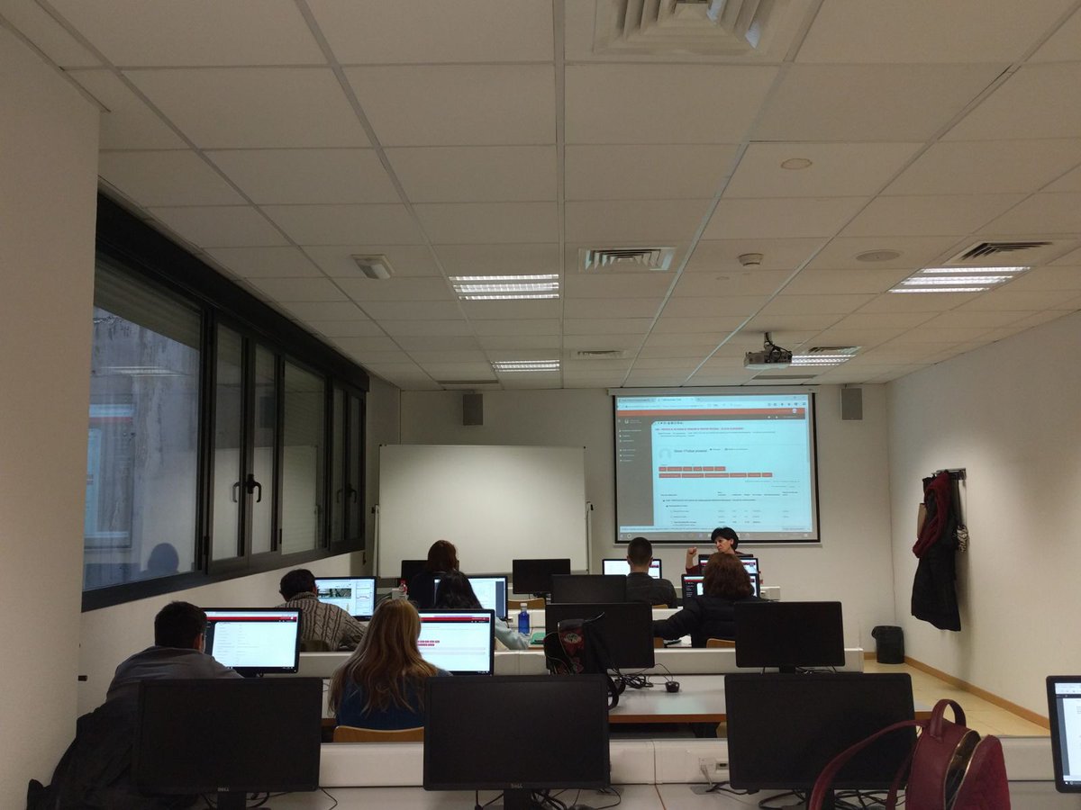 URJConline's tweet photo. Hoy, en el Taller de Calificaciones en Aula Virtual, en el Campus de Móstoles. #urjconline #online #transformacióndigital #competenciadigitaldocente @urjc #aulavirtualurjc https://t.co/OYGLTUnyKK