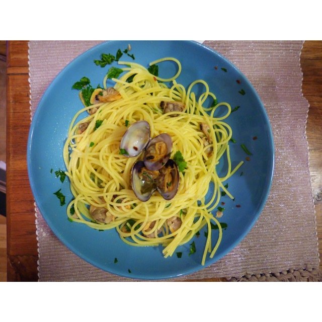 iv. RECIPES FROM ROME: Lorenzo’s spaghetti alle vongole 200daysinroma.wordpress.com/2018/02/26/iv-…