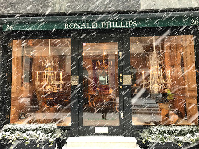 #TakeMeAway – the majestic views from the gallery in London today #takemehere #winter #brutonstreet #snow #mayfair