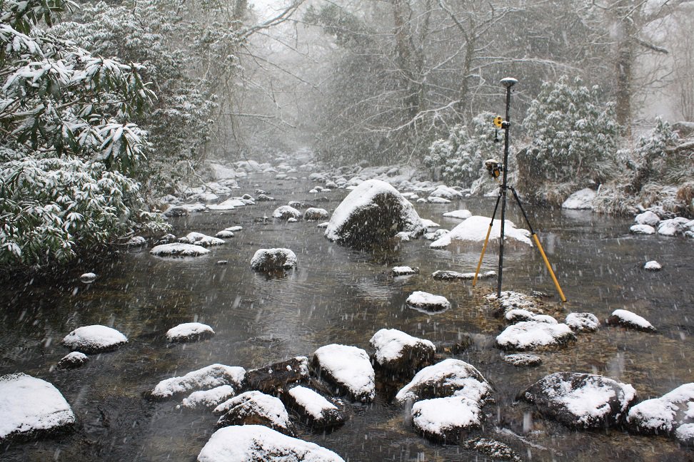 peterwdowns's tweet photo. Nothing stops tracking of RFID-tagged river gravels @PlymGeog …well, until it looked like we were going to be stuck there. @PlymUniResearch @BSG_Geomorph https://t.co/BkqEVJejGi