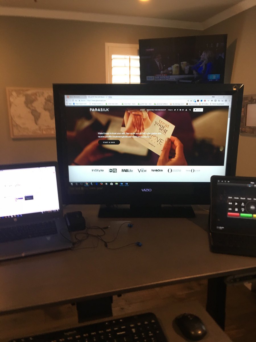 NateCurranAZ's tweet photo. Working from home because sometimes you need 4 screens to #GSD @gLOVETreat #YesPHX https://t.co/MwXl9AyAll