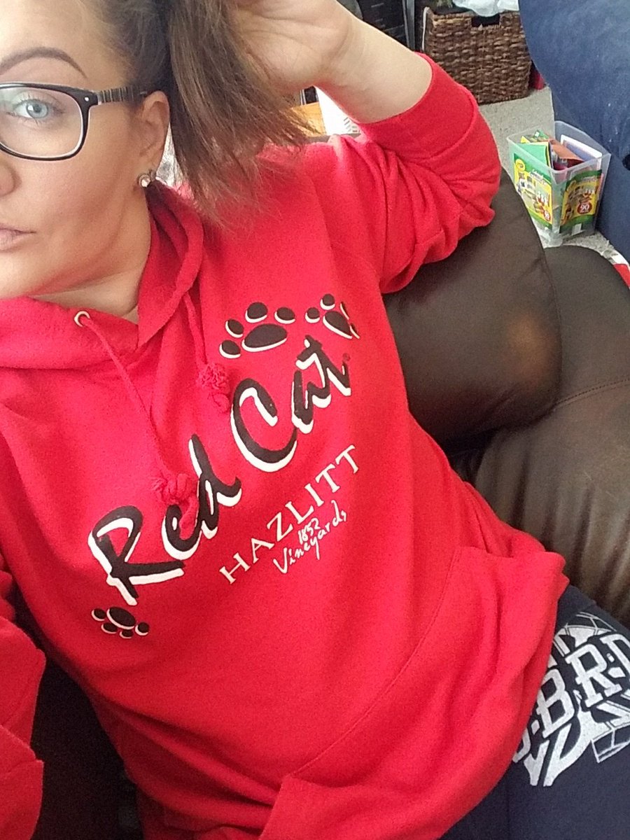 MrsJmsRvrs's tweet photo. Wednesdays are for comfy clothes, basic makeup and house chores. #jbrd #hazlitt #comfyclothes #momlife https://t.co/GRWEQQETFz