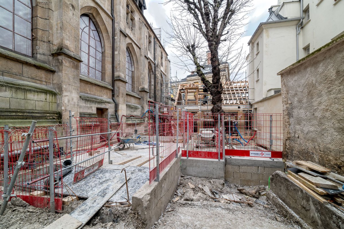 _RIVP_'s tweet photo. La #RIVP s'est rendue sur les travaux du #RefectoireCordeliers. L'occasion de partager avec vous quelques photos de l'avancement des travaux de ce lieu historique qui accueillera 39 #logements pour des #chercheurs.

N'hésitez pas à nous suivre pour plus d'actualités 👍 https://t.co/qqsfYeEQTW