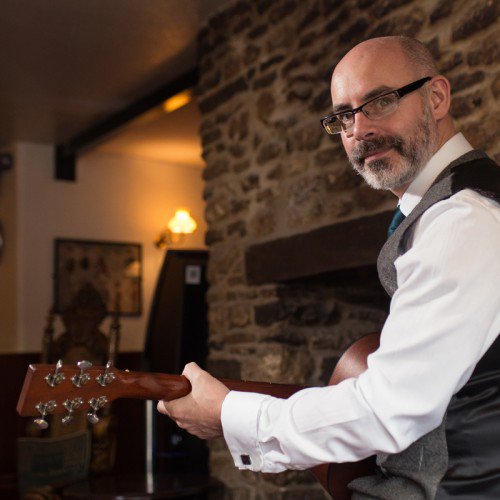 exeterwedding2's tweet photo. Devon Wedding Singer Chris plays a wide repertoire of songs to suit most needs and venues he has developed his performance and can tailor his show to suit your wedding needs. https://t.co/eLaF4iBRJ6 #exeterwedding #devonwedding #weddingsinger #devonweddingsinger @christhomas2514 https://t.co/nIXj86seen