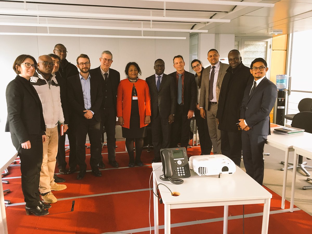fusillierc1's tweet photo. Entretien à AFD_France avec une délégation de la République de Zambie en marge du @Salondelagri conduite par Madame la ministre de l’Elevage https://t.co/j9lHcKFlg9