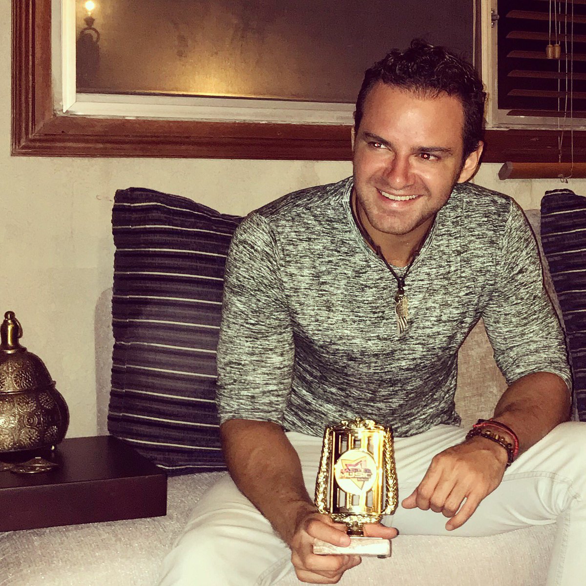 gianpieromusic's tweet photo. Unito más 🏆❤️ ¡Gracias por escuchar mis canciones! Categoría ARTISTA PROYECCIÓN INTERNACIONAL MASCULINO #PremiosMasterMusic https://t.co/42HpKxEWa6