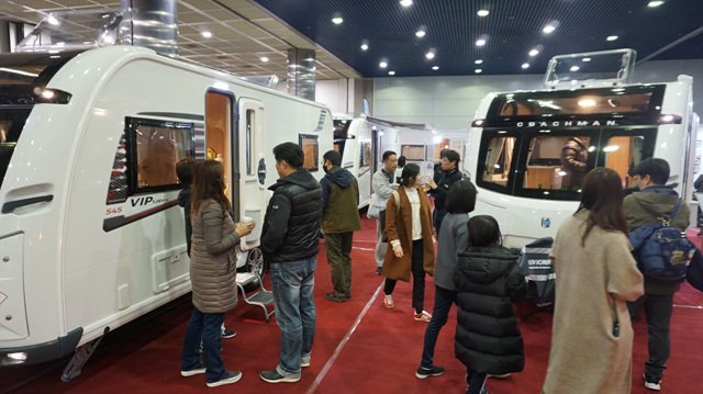 AldeUK's tweet photo. Some great pictures from YJRV, @YJRV_Hwang at the SpoEX Show in Korea - show casing some of the Coachman Caravans equipped with #AldeHeating
#AldeUK @CoachmanCaravan #AldeHeating #Korea #SpoEX #Caravans #Motorhomes #Alde #KingofComfort https://t.co/6YGrKm6fNU