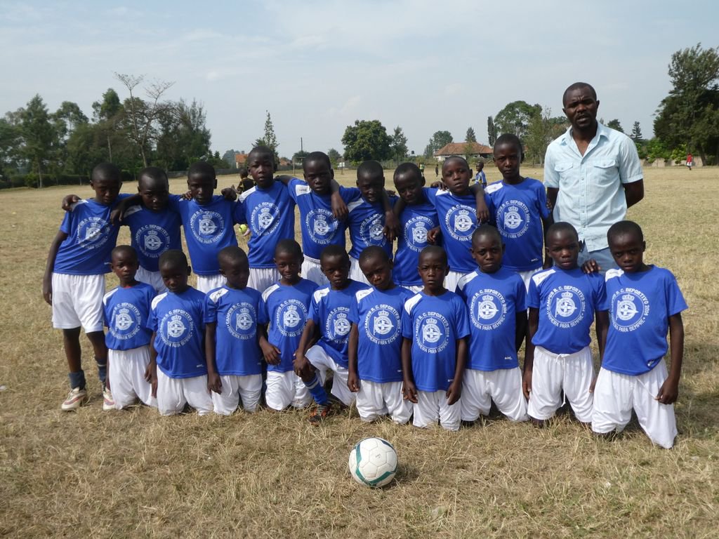 RCDeportivo's tweet photo. La solidaridad blanquiazul llega a Uganda https://t.co/mIzVoVEJr1 #Dépor #RSC #ANosaForza https://t.co/GYGqlsDRGd