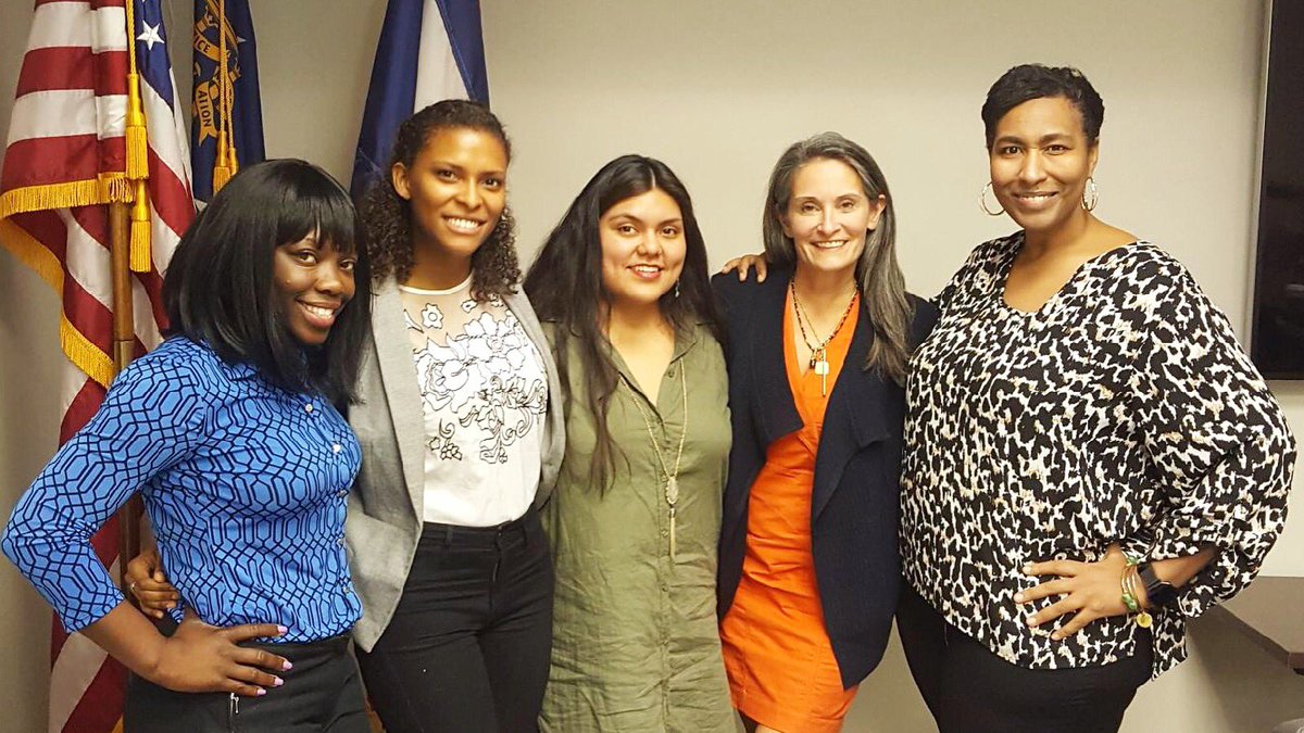 AbshirePR's tweet photo. Loved seeing our fellow #PRpros at the Savannah Chamber PR Council! Thank you Mariel for the engaging discussion. 😄 #AbshirePR https://t.co/6uCEy6Dauh