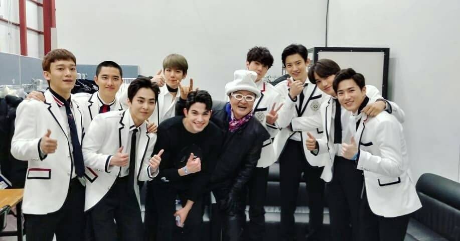 EXObarVOTE's tweet photo. 【iHeartAwards】
 
【转发 / 引用符合格式的推文 或 回复推文带上以下格式】两者皆算一票

@weareoneEXO 
#EXOL #BestFanArmy #iHeartAwards https://t.co/rQhhf8chwm
