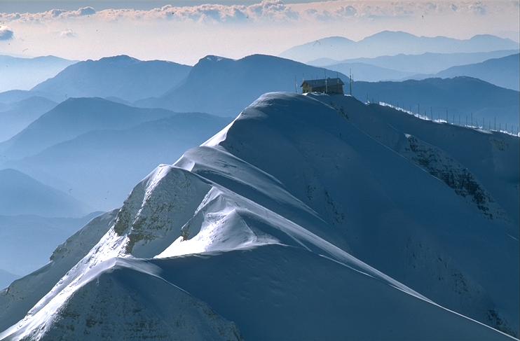 visit_lazio's tweet photo. #6nelLazio e sul #Terminillo si fa sport d’inverno e d’estate, dallo #sciAlpino, #sciNordico e #snowboard al #trekking e #arrampicate #nelCuoredItalia! #Micigliano #indovinadovesiamo #LazioIsMe https://t.co/KDWezQL27C