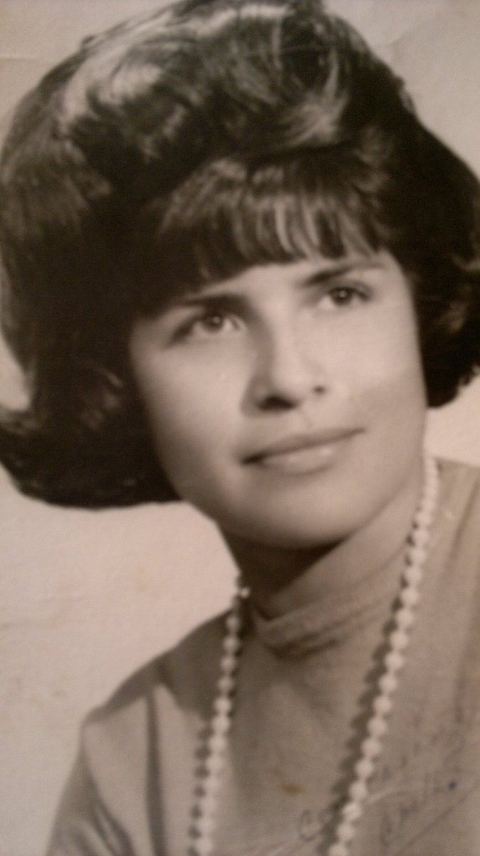 grace_perez82's tweet photo. Hoy es el cumpleaños de la mujer más maravillosa del mundo que es mi mamá. ¡Agradezco a Dios por la gran dicha de poder ser su hija en esta vida y tenerla aquí todavía! 
🎊FELIZ CUMPLEAÑOS MAMÁ🎊
#71Años #28Feb2018 https://t.co/slTFDzVArI